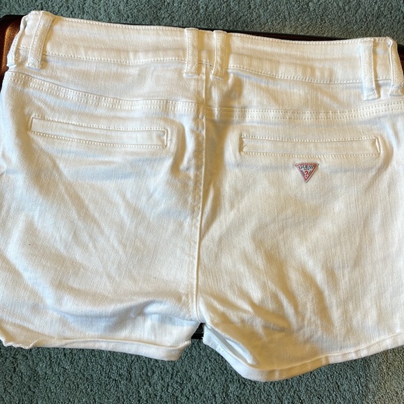 Women’s guess denim white shorts size 28 - Picture 2 of 2